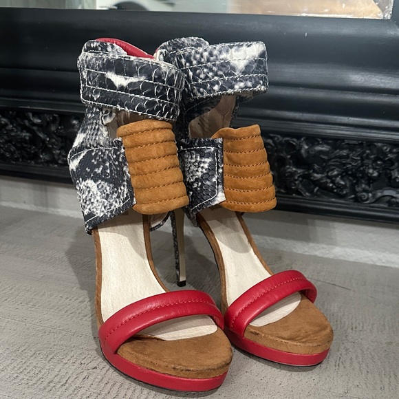 mia limited edition Shoes - Stylish Mia Linited Edition Heeks size 10